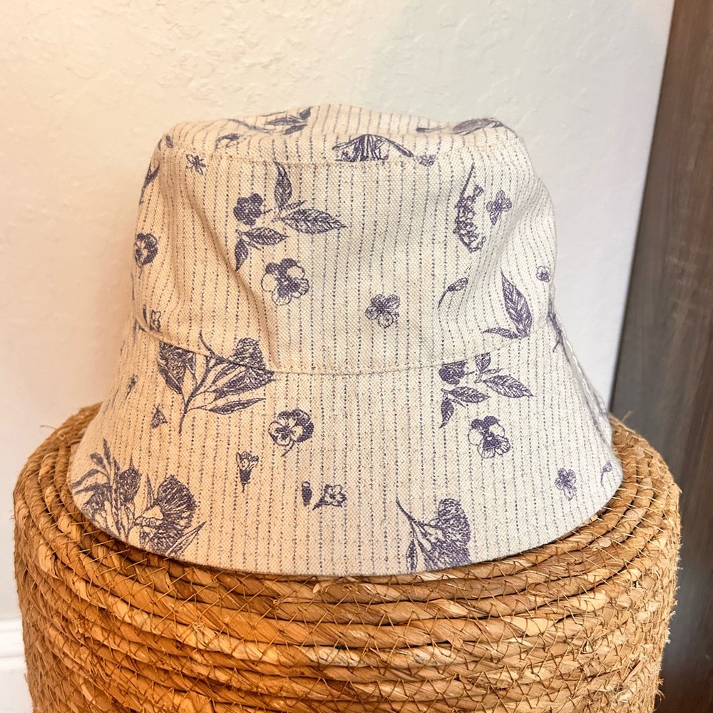 Universal Thread Cream and Purple Floral Bucket Hat